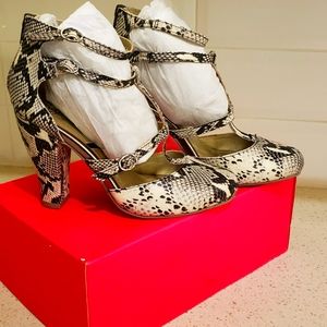 Anthropologie Seychelles special edition snakeskin t strap mary Jane closed toe